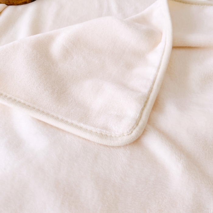 91家纺网 家纺一手货源 找家纺 2025新款320g金貂绒亲肤盖毯加厚纯色珊瑚绒素色法兰绒毯子外贸高端款米白
