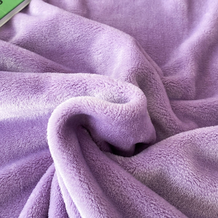 91家纺网 家纺一手货源 找家纺 2025新款320g金貂绒亲肤盖毯加厚纯色珊瑚绒素色法兰绒毯子外贸高端款浅紫