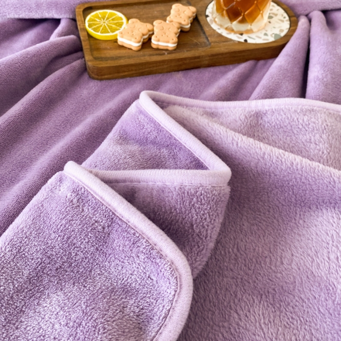 91家纺网 家纺一手货源 找家纺 2025新款320g金貂绒亲肤盖毯加厚纯色珊瑚绒素色法兰绒毯子外贸高端款浅紫