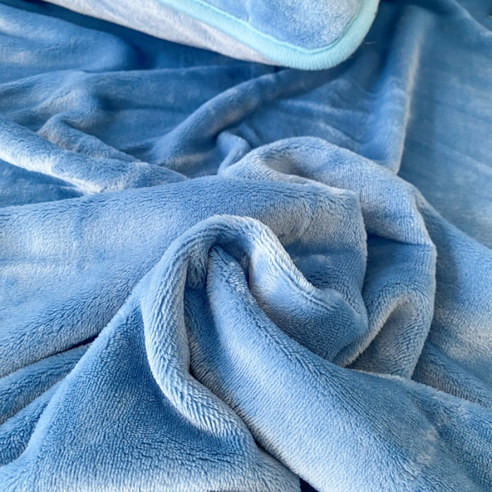 91家纺网 家纺一手货源 找家纺 2025新款320g金貂绒亲肤盖毯加厚纯色珊瑚绒素色法兰绒毯子外贸高端款天蓝
