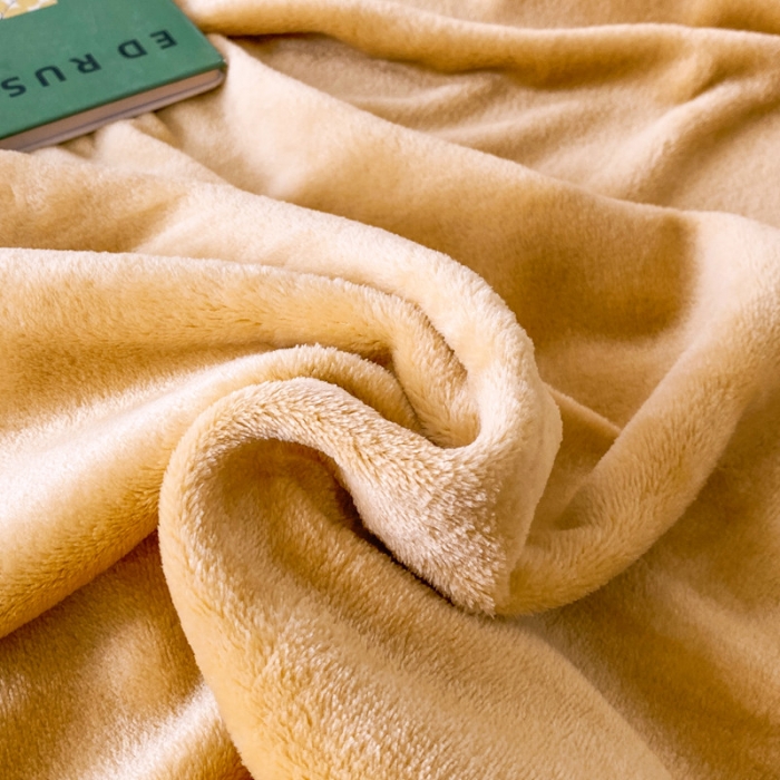91家纺网 家纺一手货源 找家纺 2025新款320g金貂绒亲肤盖毯加厚纯色珊瑚绒素色法兰绒毯子外贸高端款驼色