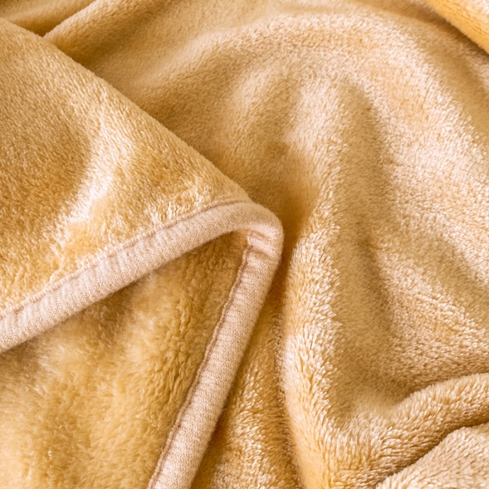 91家纺网 家纺一手货源 找家纺 2025新款320g金貂绒亲肤盖毯加厚纯色珊瑚绒素色法兰绒毯子外贸高端款驼色