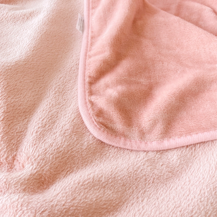 91家纺网 家纺一手货源 找家纺 2025新款320g金貂绒亲肤盖毯加厚纯色珊瑚绒素色法兰绒毯子外贸高端款玉色