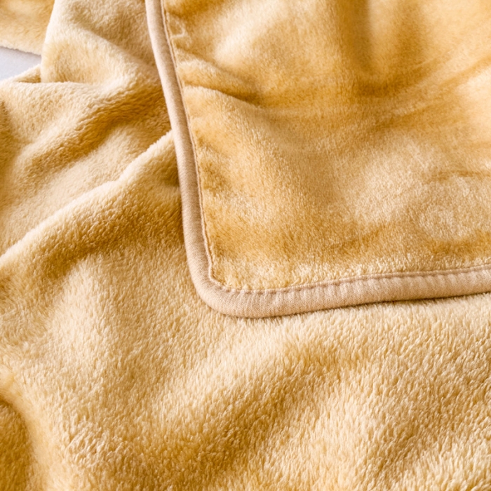 91家纺网 家纺一手货源 找家纺 2025新款320g金貂绒亲肤盖毯加厚纯色珊瑚绒素色法兰绒毯子外贸高端款驼色