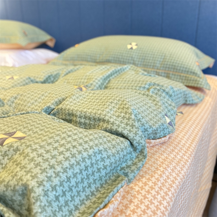 91家纺网 家纺一手货源 找家纺 2022新款铂金全棉磨毛系列四件套-实拍图（AB版设计） 悸动