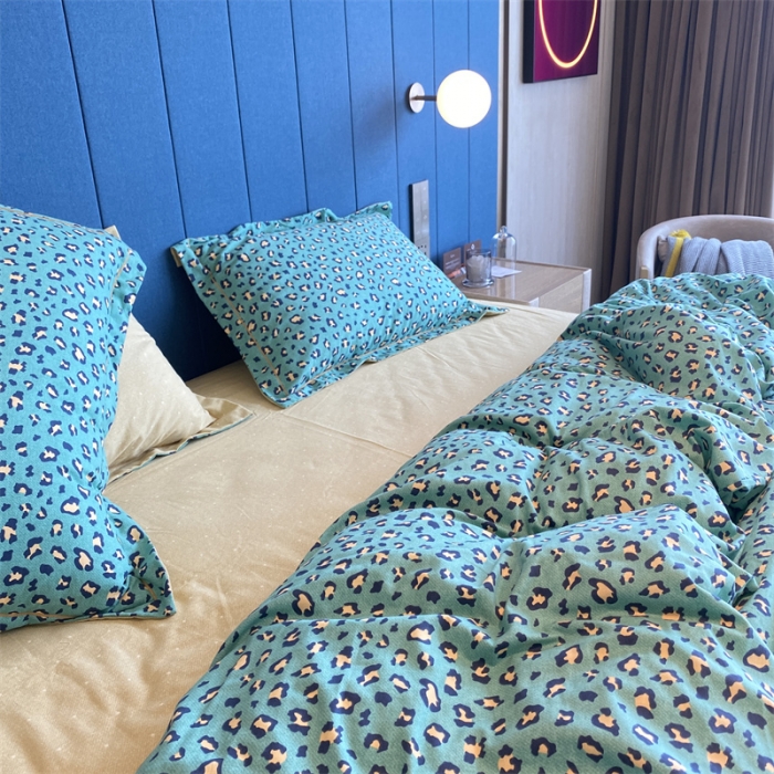 91家纺网 家纺一手货源 找家纺 2022新款铂金全棉磨毛系列四件套-实拍图（AB版设计） 烂漫豹纹 绿