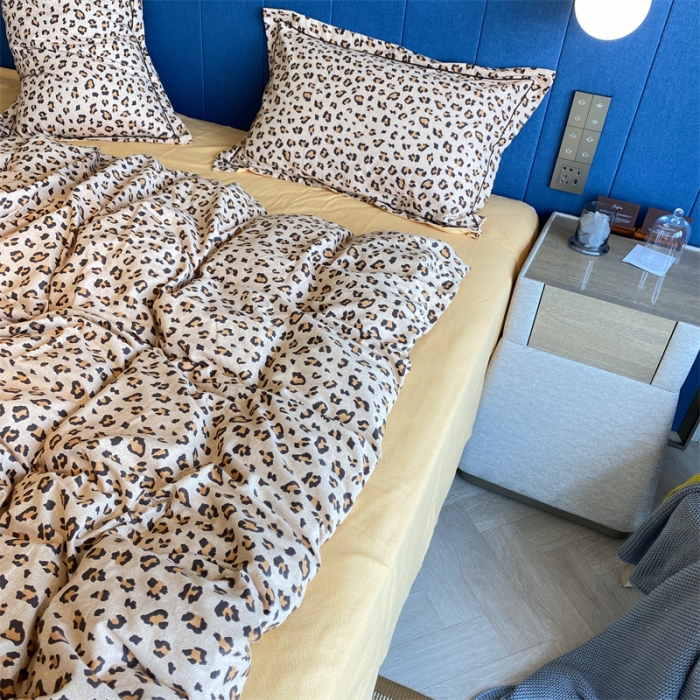 91家纺网 家纺一手货源 找家纺 2022新款铂金全棉磨毛系列四件套-实拍图（AB版设计） 烂漫豹纹 驼