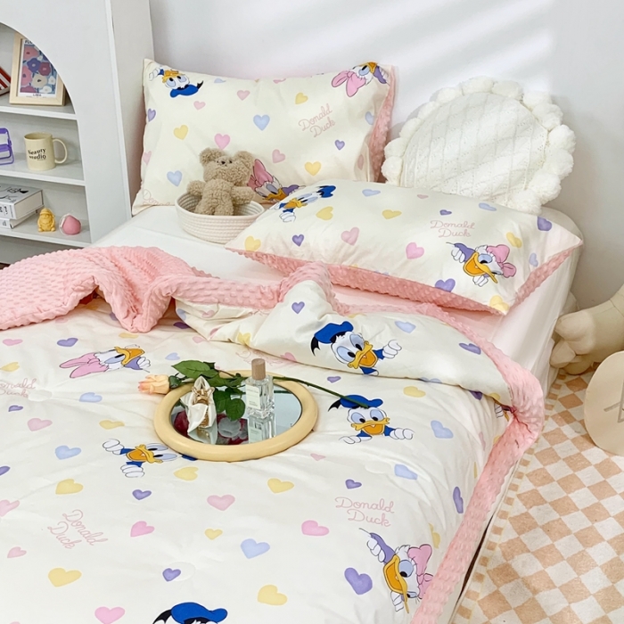 91家纺网 家纺一手货源 找家纺 星期八 2022新款迪士尼豆豆被 爱心黛西