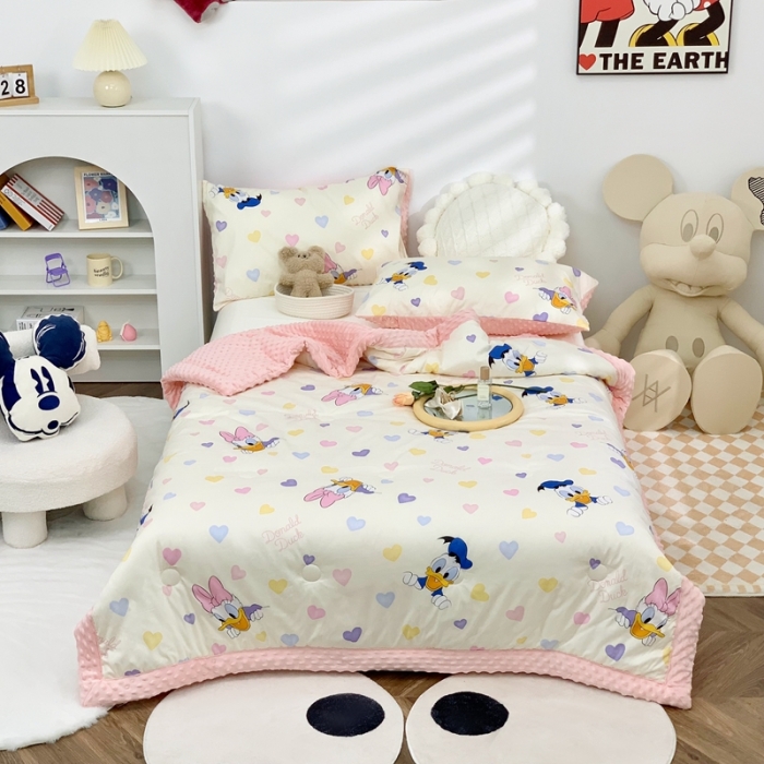 91家纺网 家纺一手货源 找家纺 星期八 2022新款迪士尼豆豆被 爱心黛西