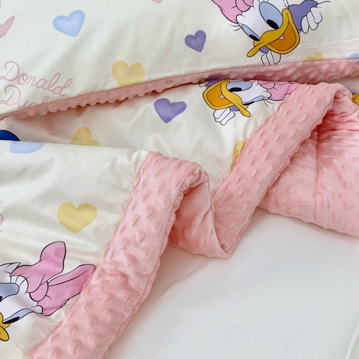 91家纺网 家纺一手货源 找家纺 星期八 2022新款迪士尼豆豆被 爱心黛西