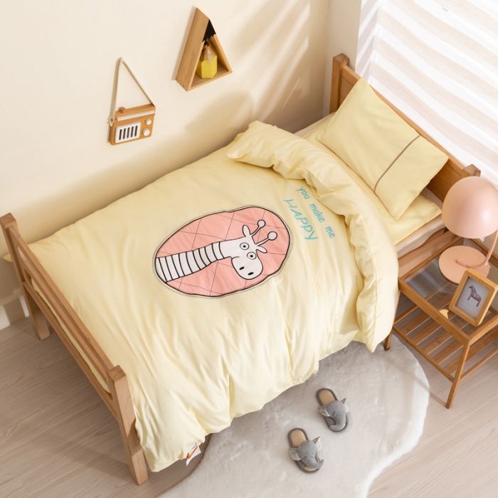 91家纺网 家纺一手货源 找家纺 喜多兔2022新60s长绒棉纯棉幼儿园三件套 黄色微笑小鹿鹿