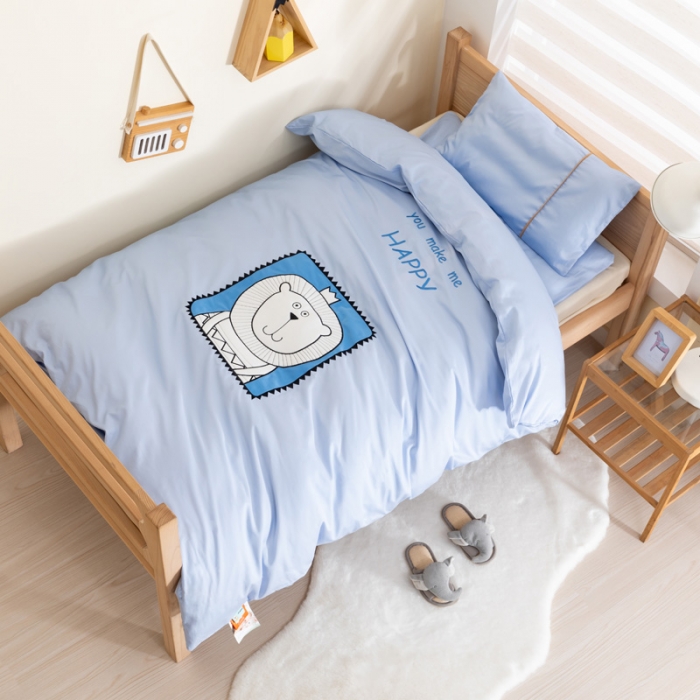 91家纺网 家纺一手货源 找家纺 喜多兔2022新60s长绒棉纯棉幼儿园三件套 蓝色微笑小狮子