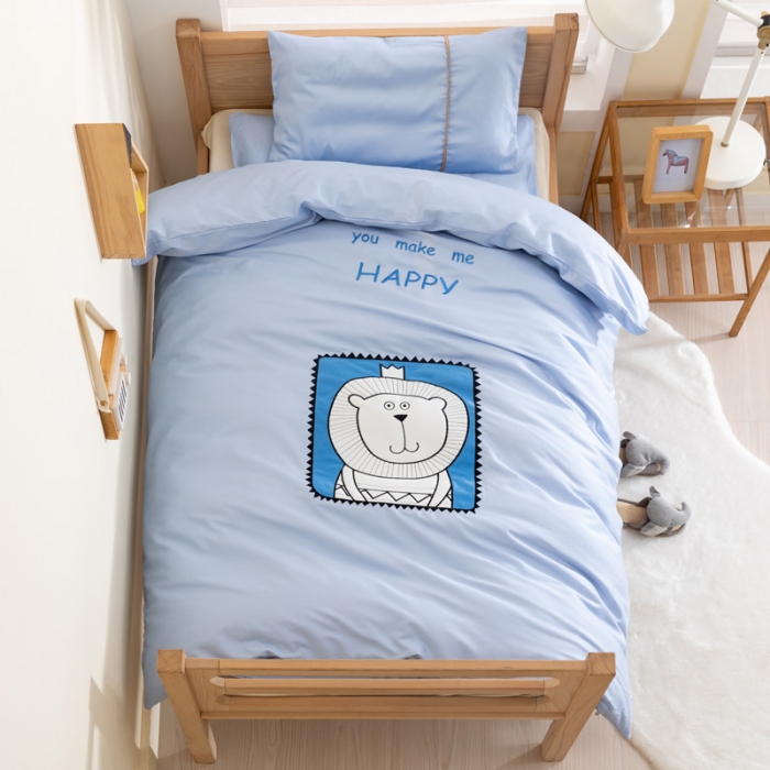 91家纺网 家纺一手货源 找家纺 喜多兔2022新60s长绒棉纯棉幼儿园三件套 蓝色微笑小狮子