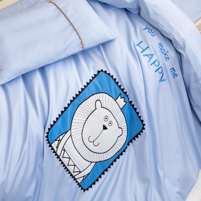 91家纺网 家纺一手货源 找家纺 喜多兔2022新60s长绒棉纯棉幼儿园三件套 蓝色微笑小狮子