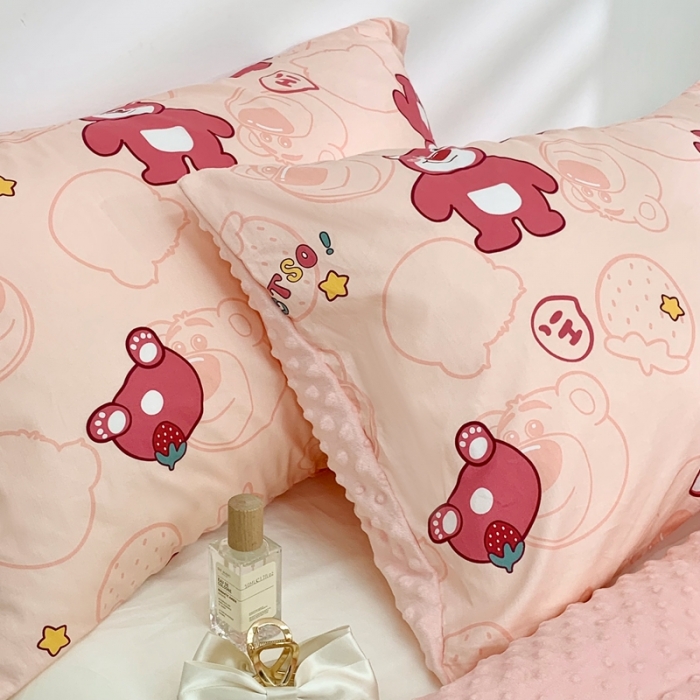 91家纺网 家纺一手货源 找家纺 星期八 2022新款迪士尼豆豆被 草莓熊乐园