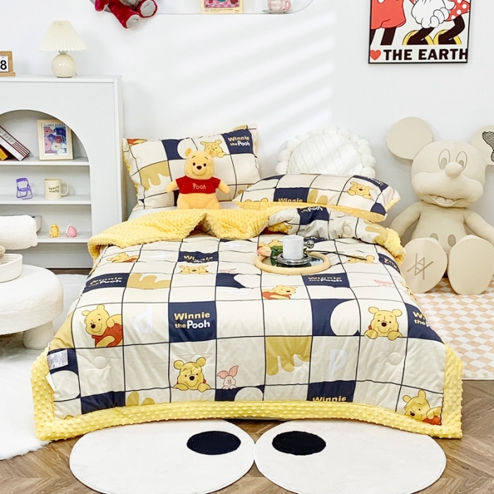 91家纺网 家纺一手货源 找家纺 星期八 2022新款迪士尼豆豆被 格子维尼