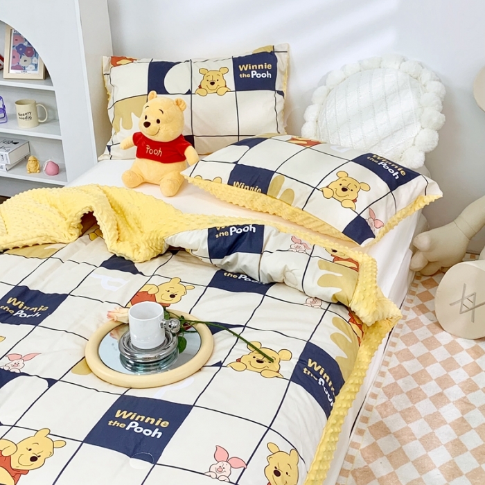 91家纺网 家纺一手货源 找家纺 星期八 2022新款迪士尼豆豆被 格子维尼