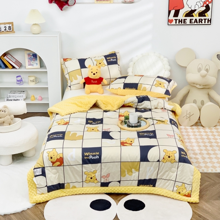 91家纺网 家纺一手货源 找家纺 星期八 2022新款迪士尼豆豆被 格子维尼