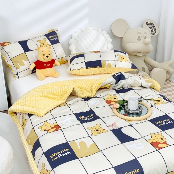 91家纺网 家纺一手货源 找家纺 星期八 2022新款迪士尼豆豆被 格子维尼