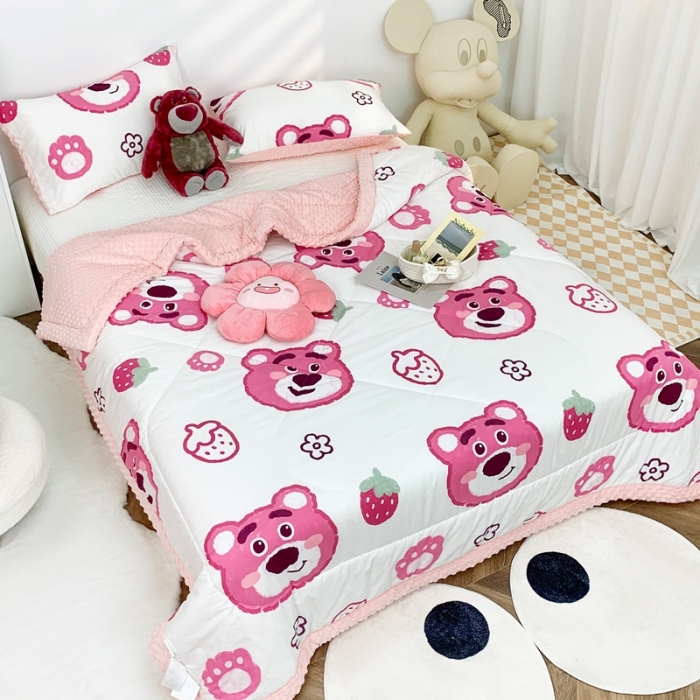 91家纺网 家纺一手货源 找家纺 星期八 2022新款迪士尼豆豆被 草莓熊