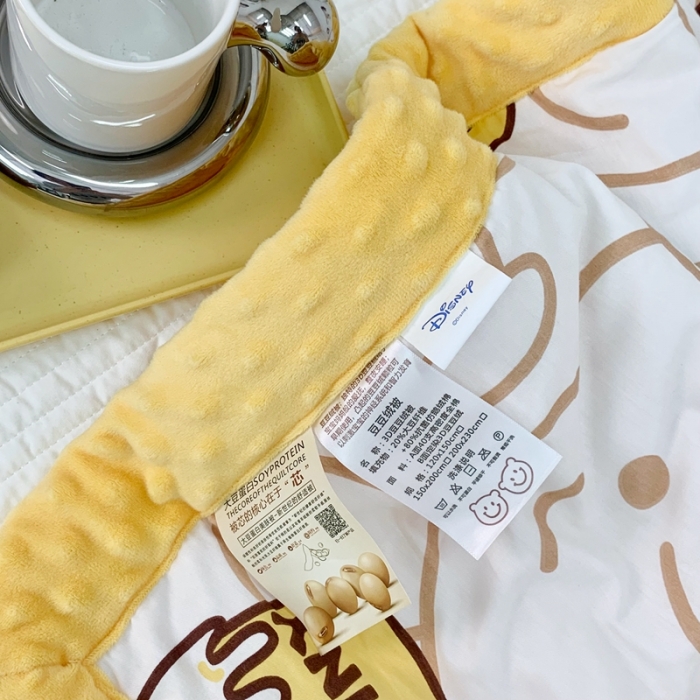 91家纺网 家纺一手货源 找家纺 星期八 2022新款迪士尼豆豆被 蜜糖维尼熊