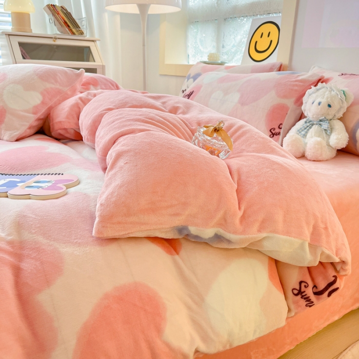 91家纺网 家纺一手货源 找家纺 金爱家 2023新款牛奶绒小清新四件套 爱心兔-粉