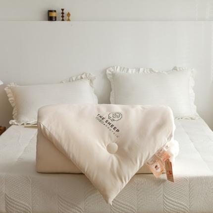 91家纺网 家纺一手货源 找家纺 优被业2024新羊绒蛋白大豆纤维被 双萃蛋白暖意双倍 米白色