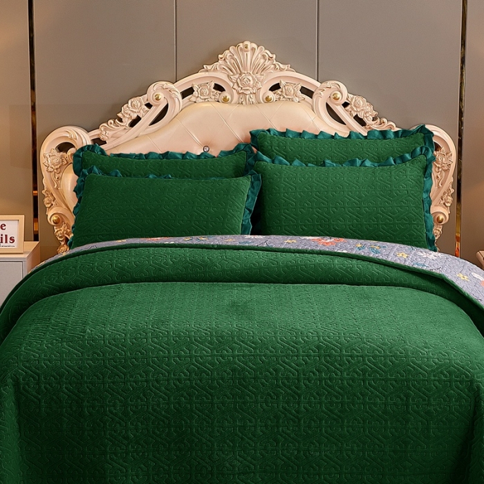 91家纺网 家纺一手货源 找家纺 晶缦 2022新款纯色小花边牛奶绒床盖三件套 暖馨-墨绿