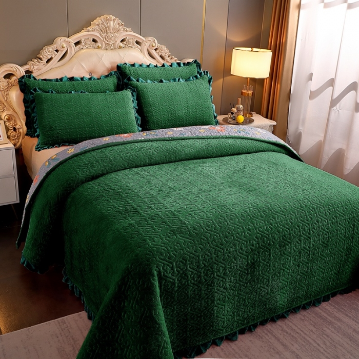 91家纺网 家纺一手货源 找家纺 晶缦 2022新款纯色小花边牛奶绒床盖三件套 暖馨-墨绿