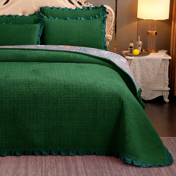 91家纺网 家纺一手货源 找家纺 晶缦 2022新款纯色小花边牛奶绒床盖三件套 暖馨-墨绿