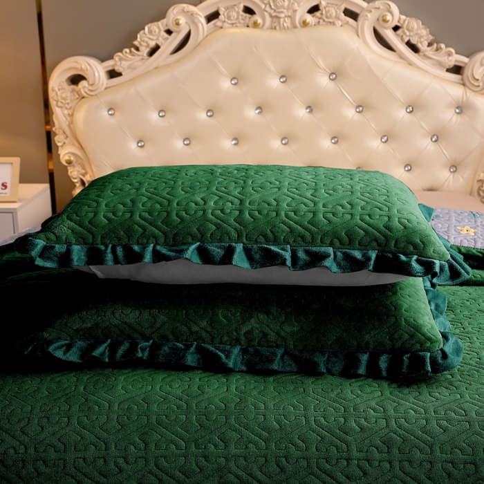91家纺网 家纺一手货源 找家纺 晶缦 2022新款纯色小花边牛奶绒床盖三件套 暖馨-墨绿
