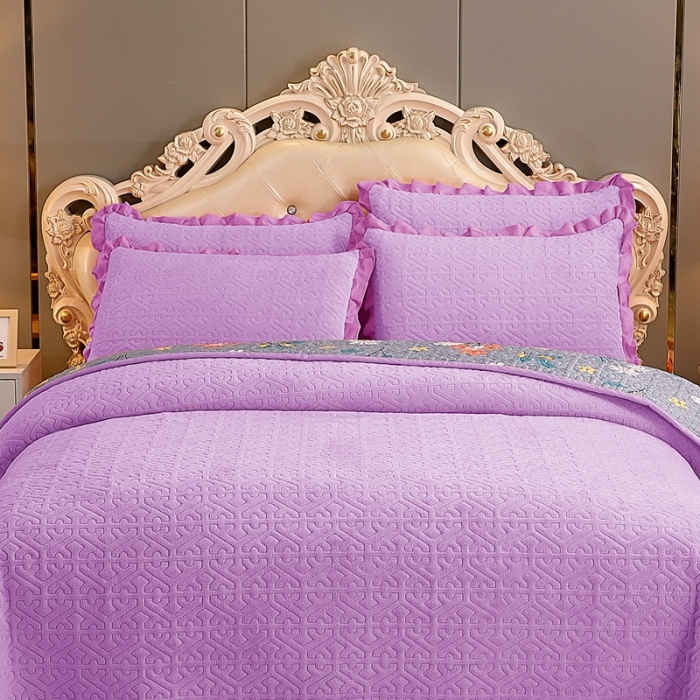 91家纺网 家纺一手货源 找家纺 晶缦 2022新款纯色小花边牛奶绒床盖三件套 暖馨-浅紫