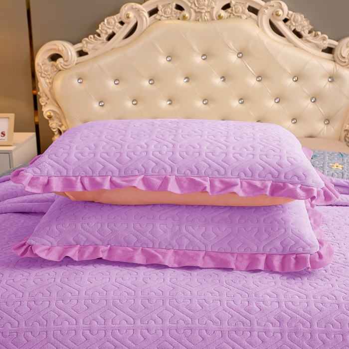 91家纺网 家纺一手货源 找家纺 晶缦 2022新款纯色小花边牛奶绒床盖三件套 暖馨-浅紫