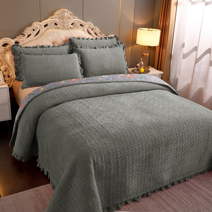 91家纺网 家纺一手货源 找家纺 晶缦 2022新款纯色小花边牛奶绒床盖三件套 暖馨-深灰