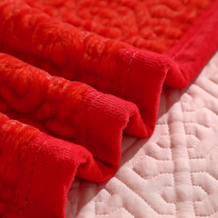 91家纺网 家纺一手货源 找家纺 晶缦 2022新款水波纹色织牛奶绒床盖三件套 涟漪-大红