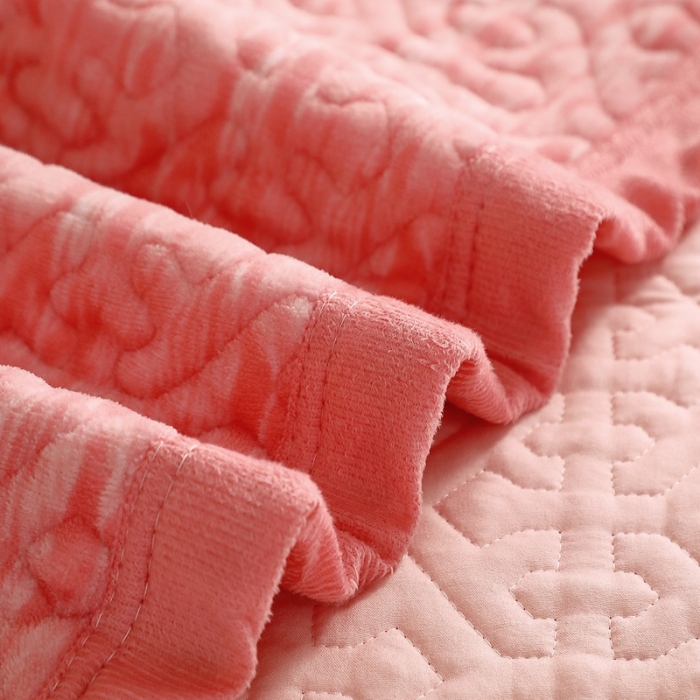 91家纺网 家纺一手货源 找家纺 晶缦 2022新款水波纹色织牛奶绒床盖三件套 涟漪-粉玉