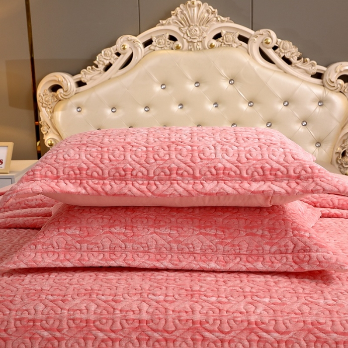 91家纺网 家纺一手货源 找家纺 晶缦 2022新款水波纹色织牛奶绒床盖三件套 涟漪-粉玉