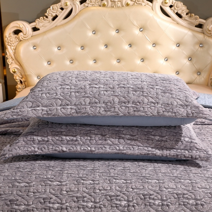 91家纺网 家纺一手货源 找家纺 晶缦 2022新款水波纹色织牛奶绒床盖三件套 涟漪-灰色