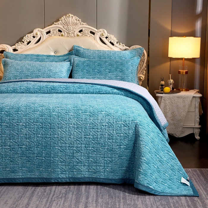 91家纺网 家纺一手货源 找家纺 晶缦 2022新款水波纹色织牛奶绒床盖三件套 涟漪-浅蓝