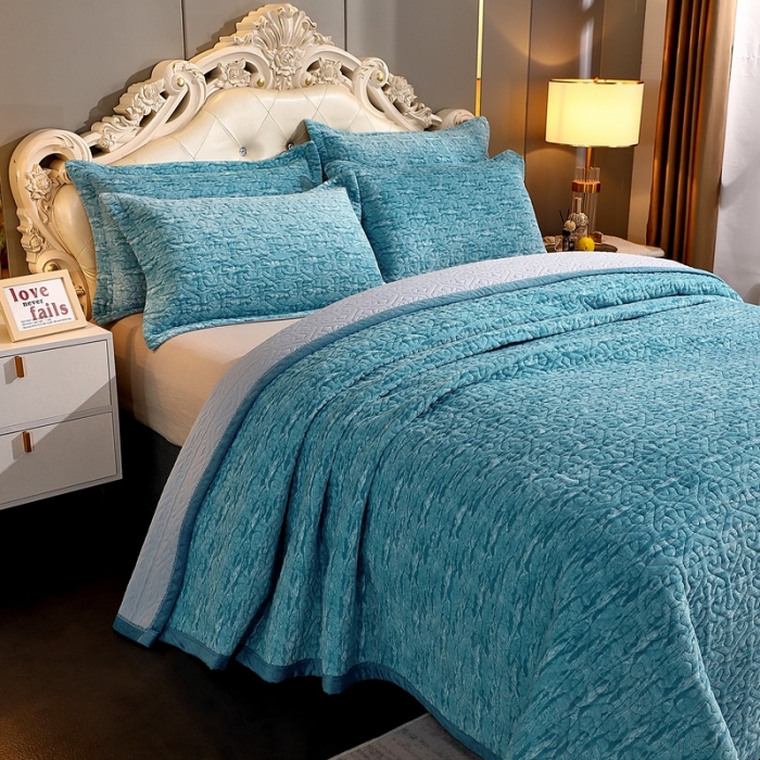 91家纺网 家纺一手货源 找家纺 晶缦 2022新款水波纹色织牛奶绒床盖三件套 涟漪-浅蓝