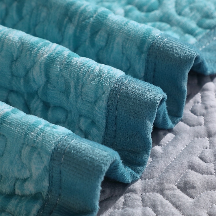 91家纺网 家纺一手货源 找家纺 晶缦 2022新款水波纹色织牛奶绒床盖三件套 涟漪-浅蓝