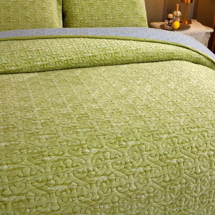 91家纺网 家纺一手货源 找家纺 晶缦 2022新款水波纹色织牛奶绒床盖三件套 涟漪-浅绿