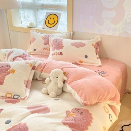 91家纺网 家纺一手货源 找家纺 川悦生活 2024新款立体雪花绒卡通四件套牛奶绒四件套 爱心恐龙