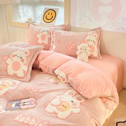91家纺网 家纺一手货源 找家纺 川悦生活 2024新款立体雪花绒卡通四件套牛奶绒四件套 蝴蝶小兔
