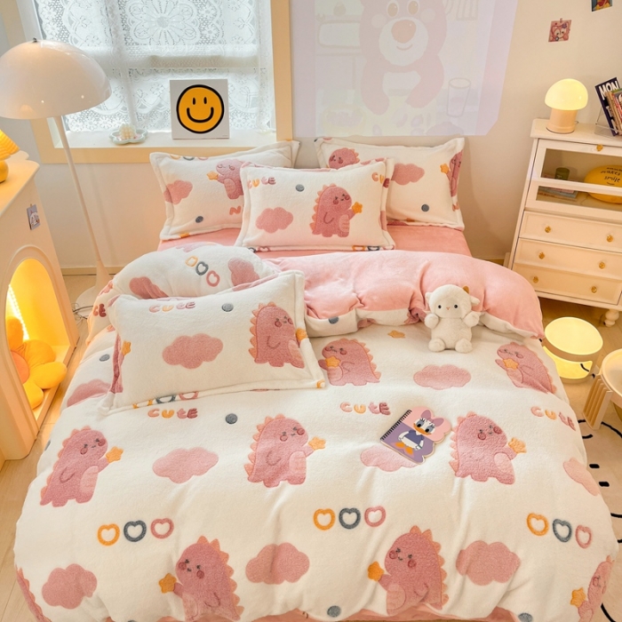 91家纺网 家纺一手货源 找家纺 川悦生活 2024新款立体雪花绒卡通四件套牛奶绒四件套 爱心恐龙