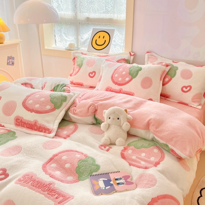 91家纺网 家纺一手货源 找家纺 川悦生活 2024新款立体雪花绒卡通四件套牛奶绒四件套 啵啵草莓