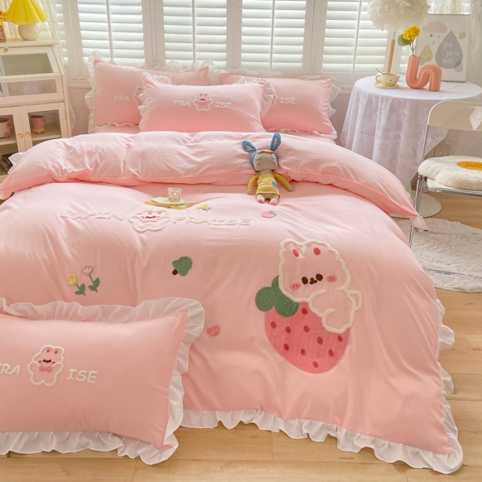 91家纺网 家纺一手货源 找家纺 易禾 2022新款水洗亲肤棉毛巾绣草莓兔四件套草莓兔-粉