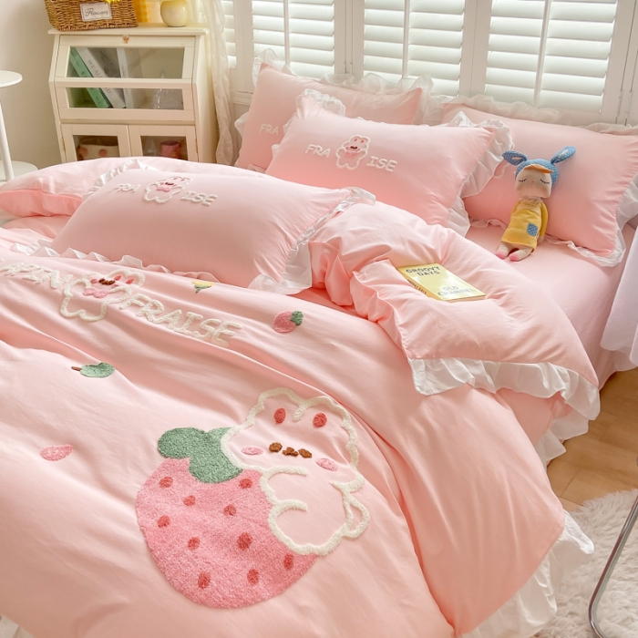 91家纺网 家纺一手货源 找家纺 易禾 2022新款水洗亲肤棉毛巾绣草莓兔四件套草莓兔-粉