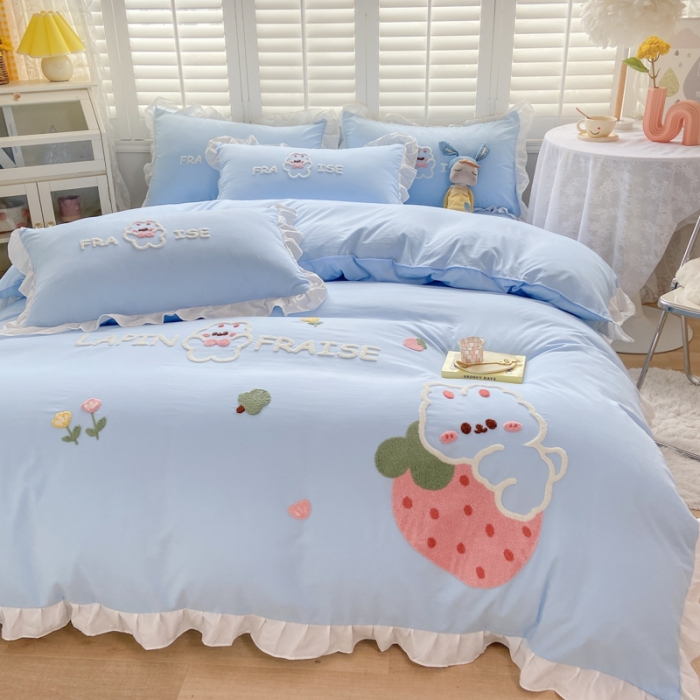 91家纺网 家纺一手货源 找家纺 易禾 2022新款水洗亲肤棉毛巾绣草莓兔四件套草莓兔-蓝