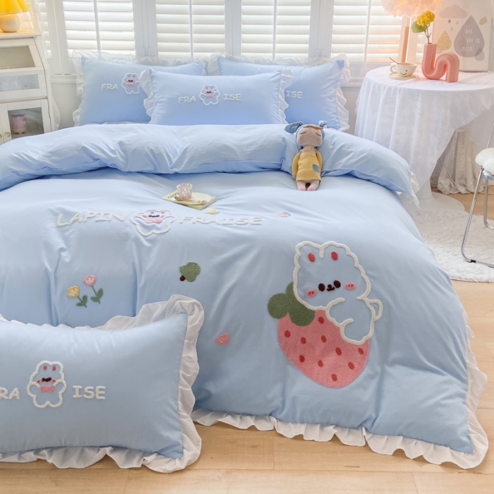 91家纺网 家纺一手货源 找家纺 易禾 2022新款水洗亲肤棉毛巾绣草莓兔四件套草莓兔-蓝